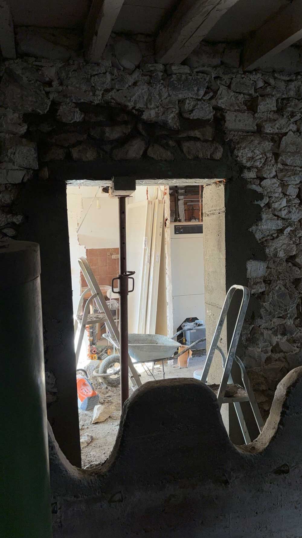 Mur-pierre-anciennes-restauré Mur en pierre ancienne restauré par VEGA Maçonnerie à Saint-Girons